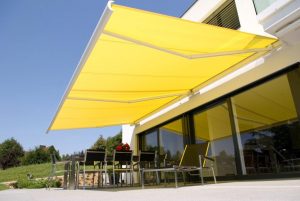 zonwering geel doek